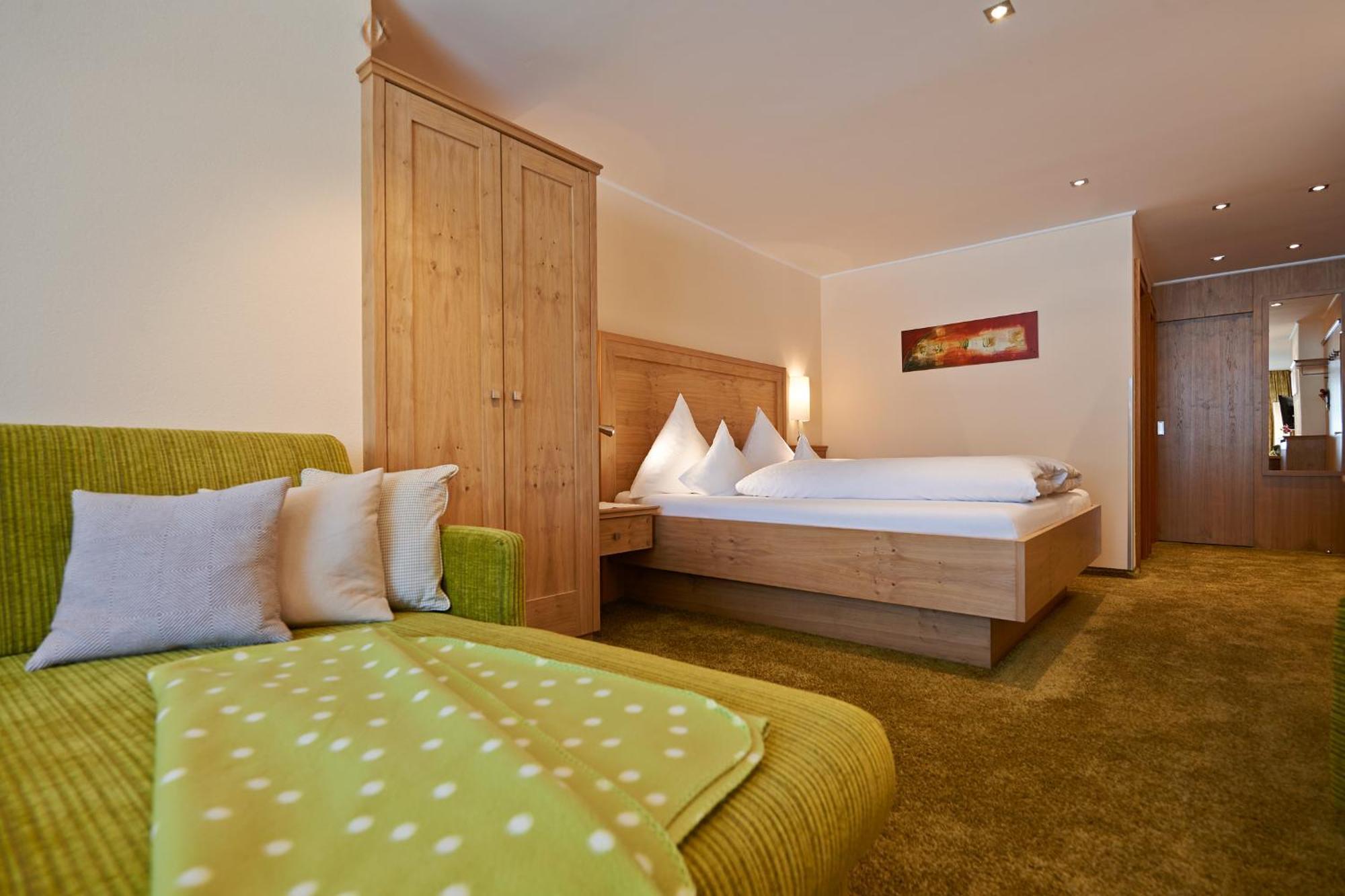 Hotel Restaurant Formarin Oberlech Room photo