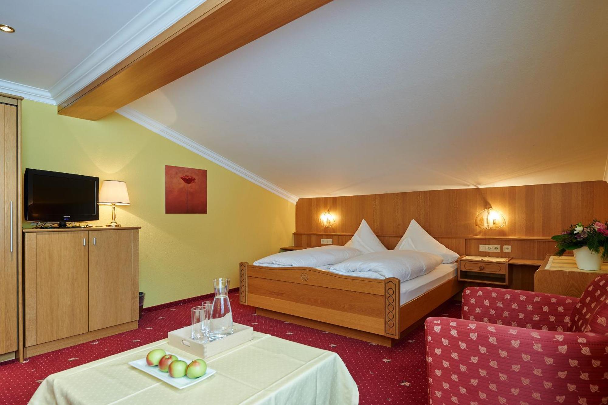 Hotel Restaurant Formarin Oberlech Room photo