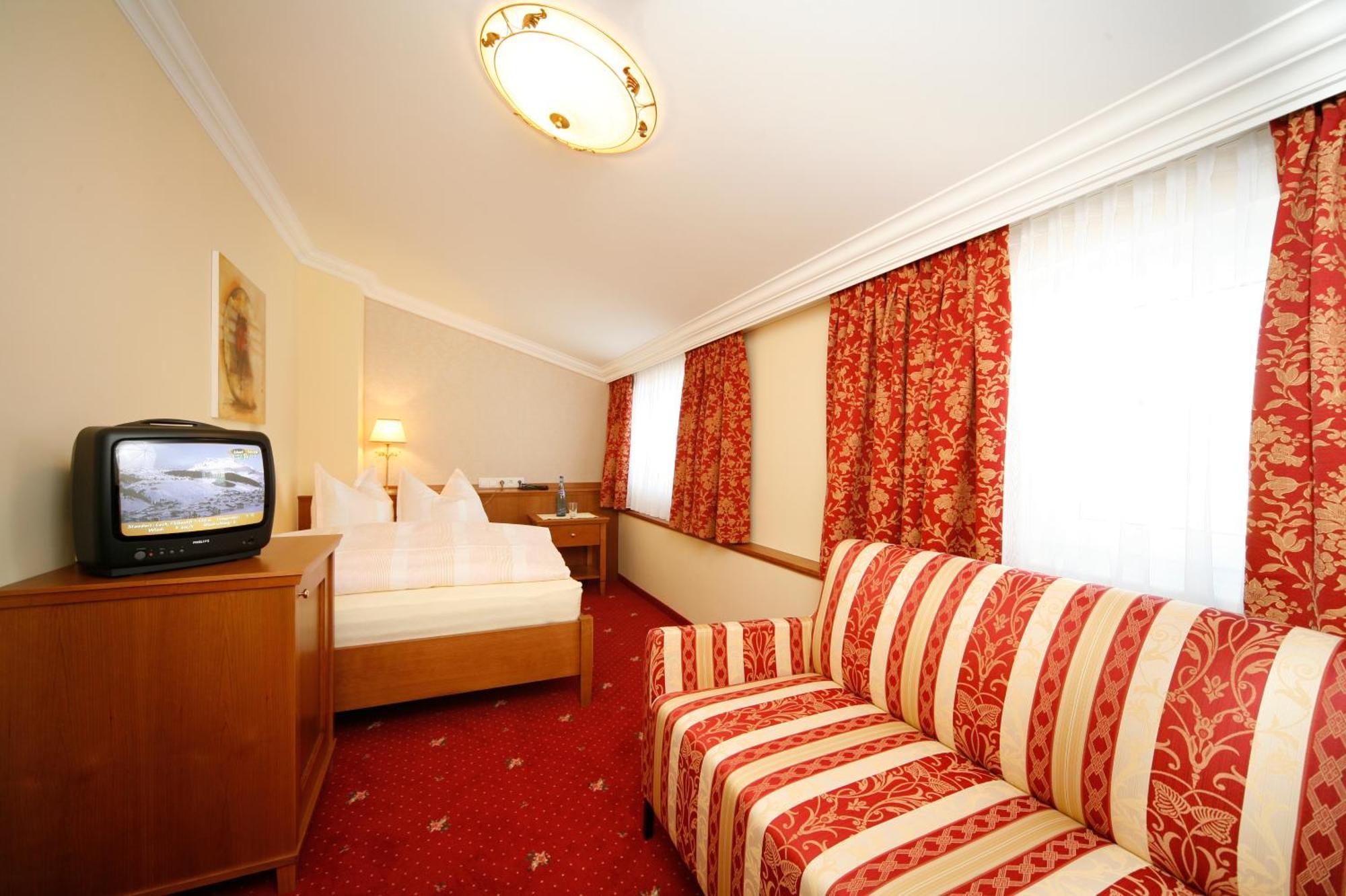 Hotel Restaurant Formarin Oberlech Room photo