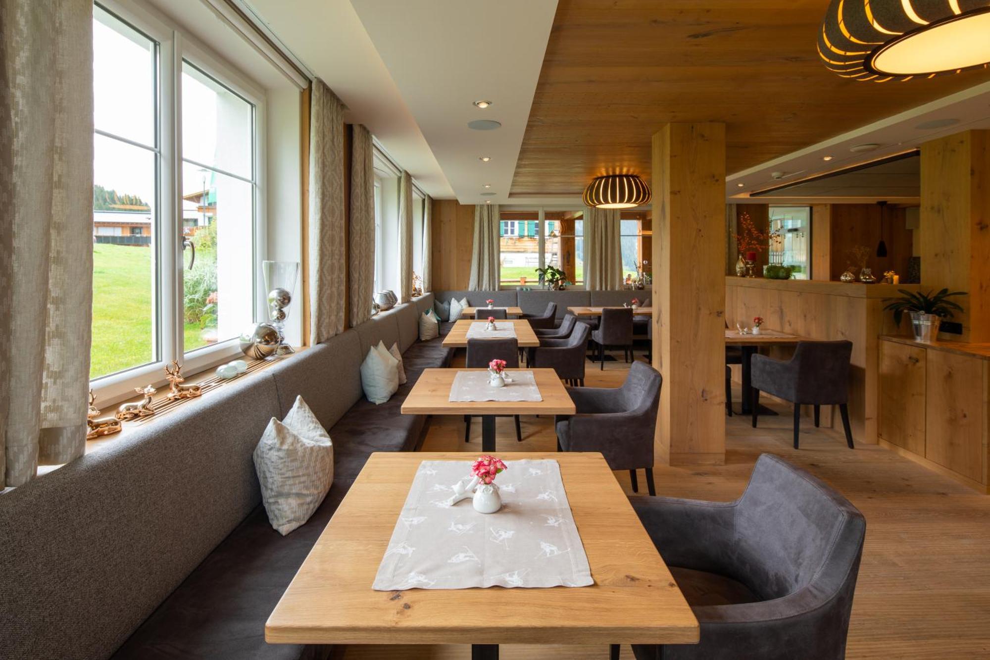 Hotel Restaurant Formarin Oberlech Exterior photo